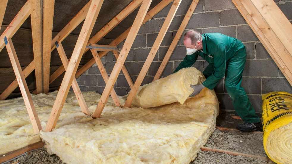 Laying loft insulation